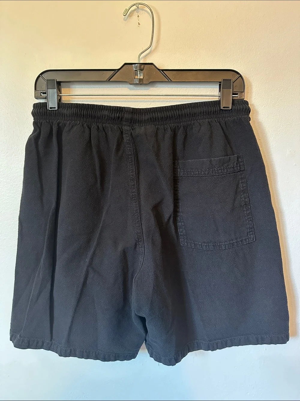 Drawstrings of Mailbu Black Elastic-Waist Drawstring Shorts Men's S
